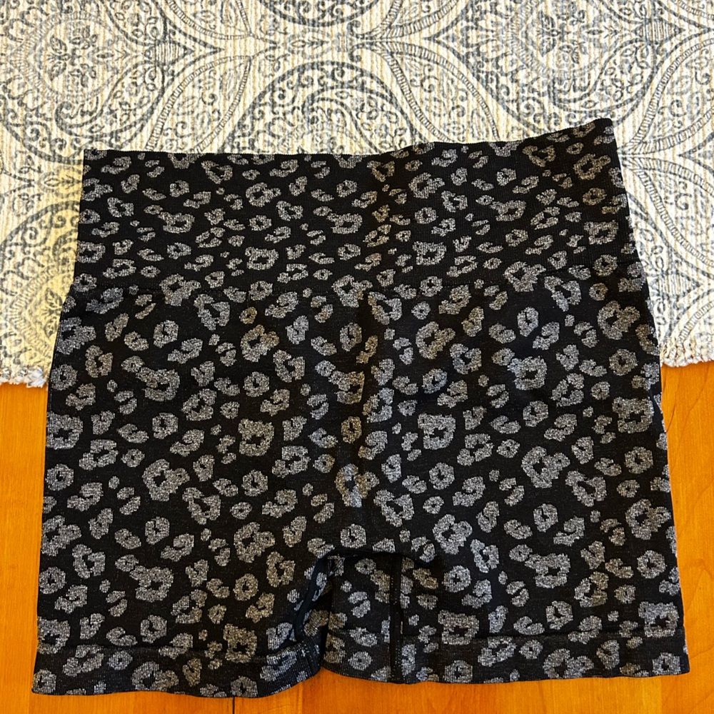 SHEIN Black and Grey Leopard Print High Waisted Bike Shorts Size L